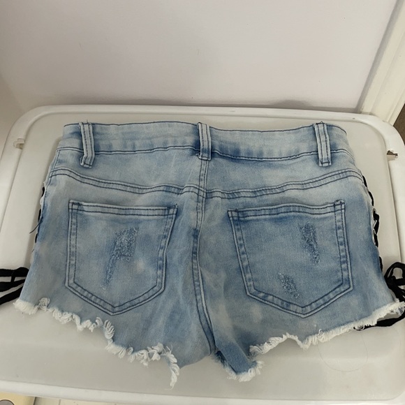 ๐ธ2 for $15๐ธ Lace Up Ripped Denim Shorts - Picture 2 of 4